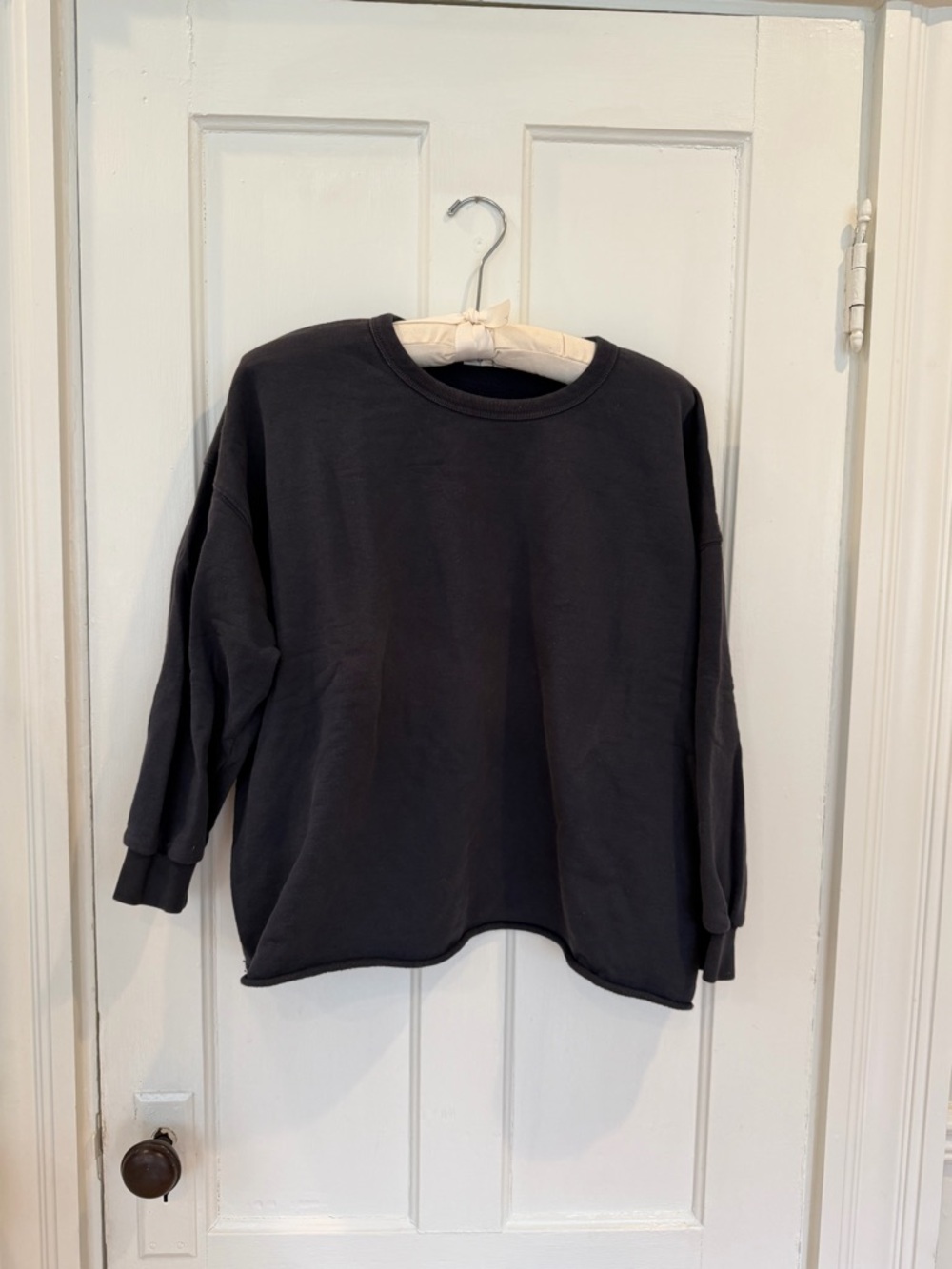 Classic Women's Beachy Crewneck Sweatshirt in Dark Navy